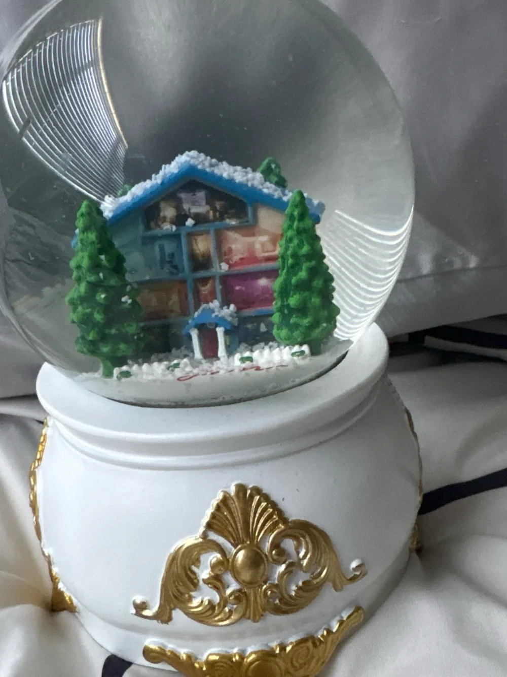 TAYLOR SWIFT LOVER HOUSE SNOWGLOBE GREAT CONDITION